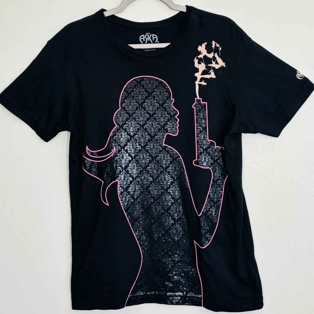 Smoking gun girl designer tee M